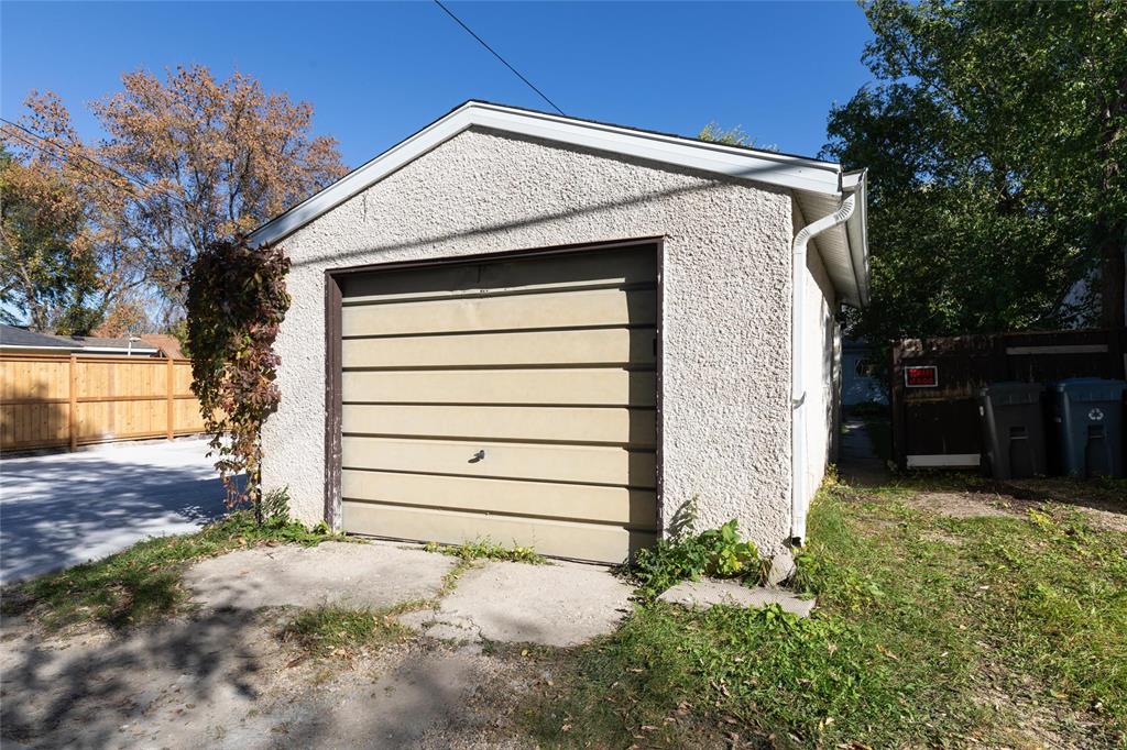 111 Bristol Avenue Property Photo 4