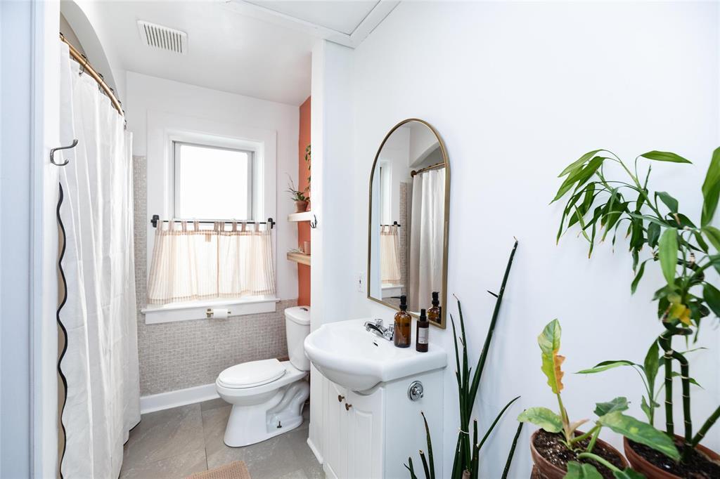 111 Bristol Avenue Property Photo 15