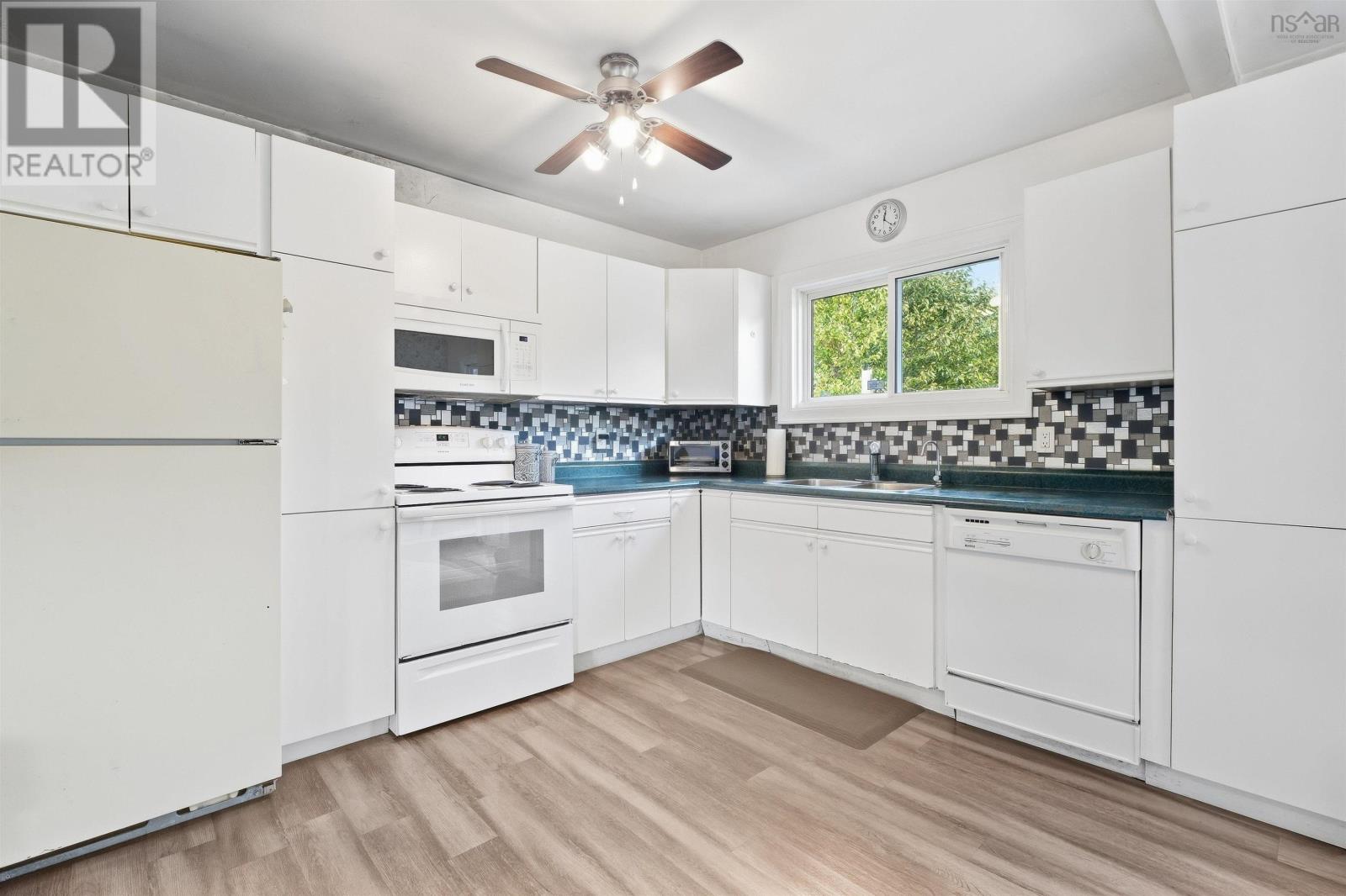 2093 Larry Uteck Boulevard Property Photo 9
