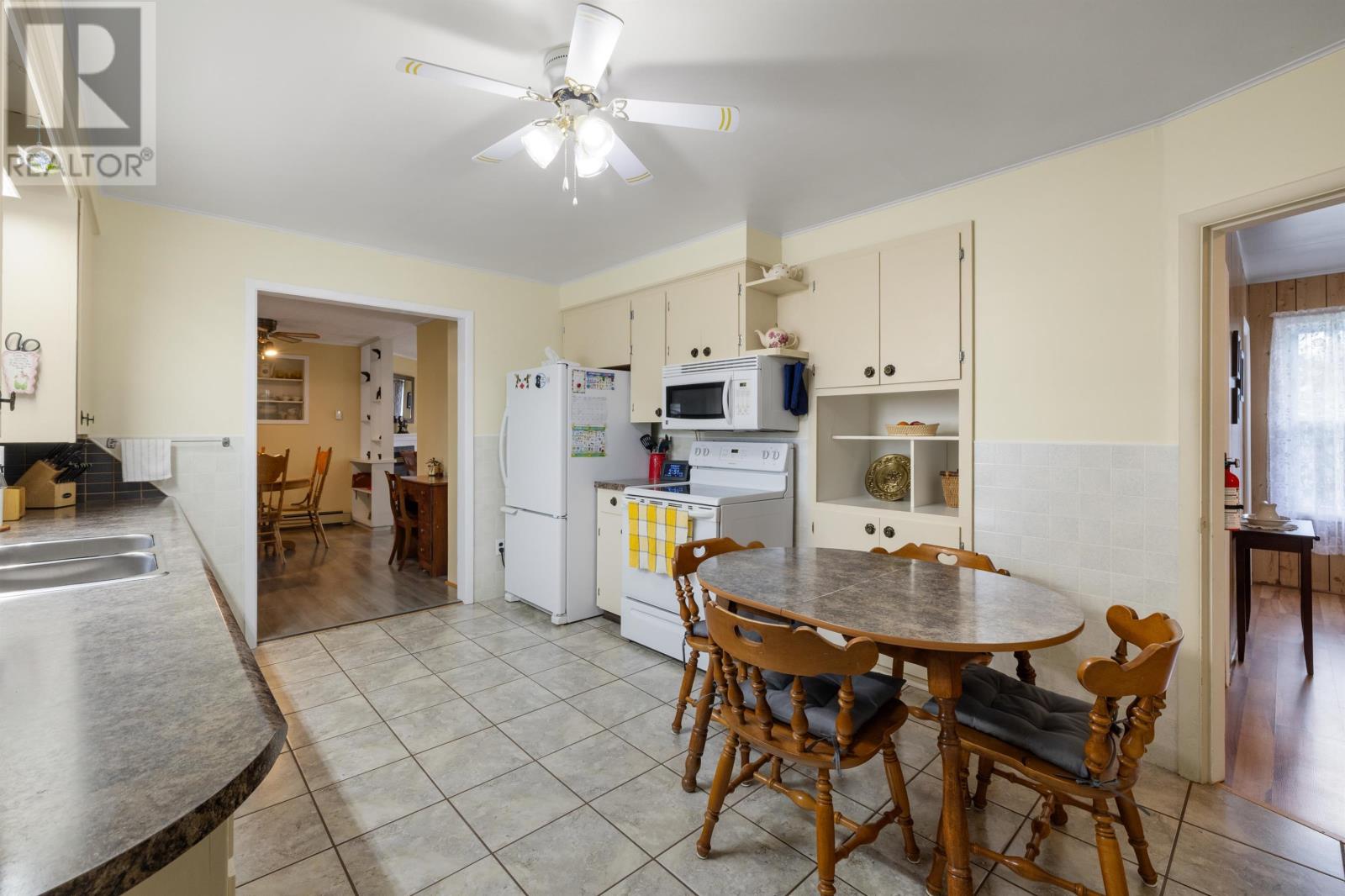562 East Point Road Property Photo 3