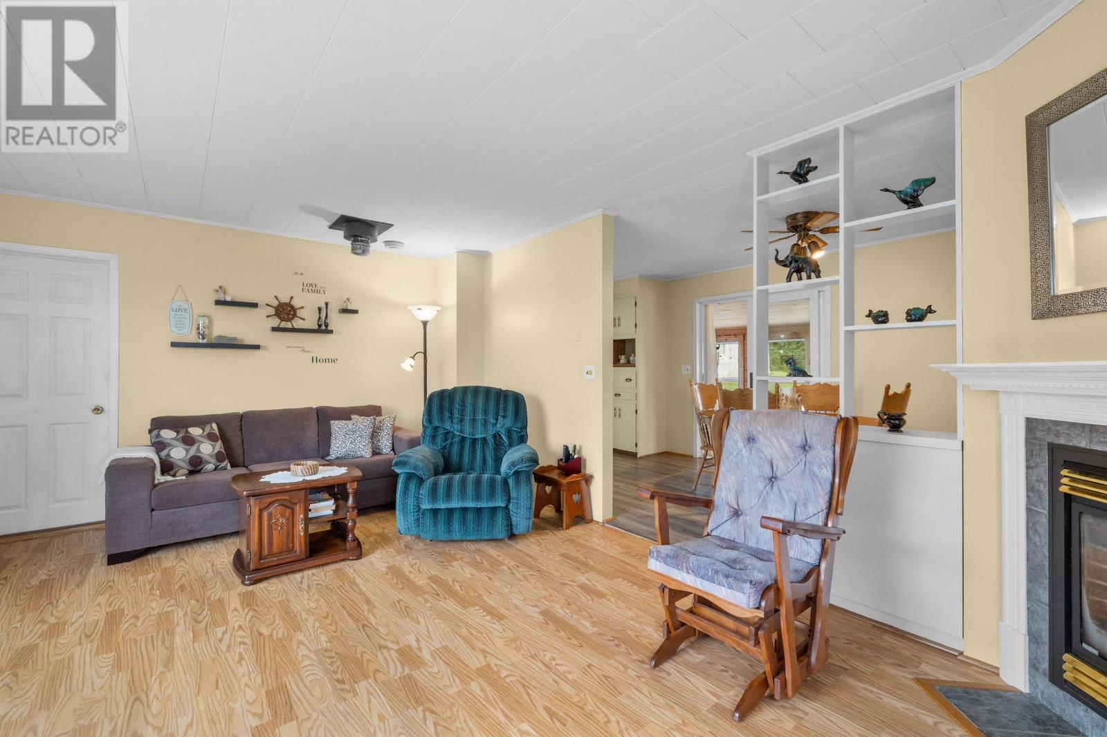 562 East Point Road Property Photo 12