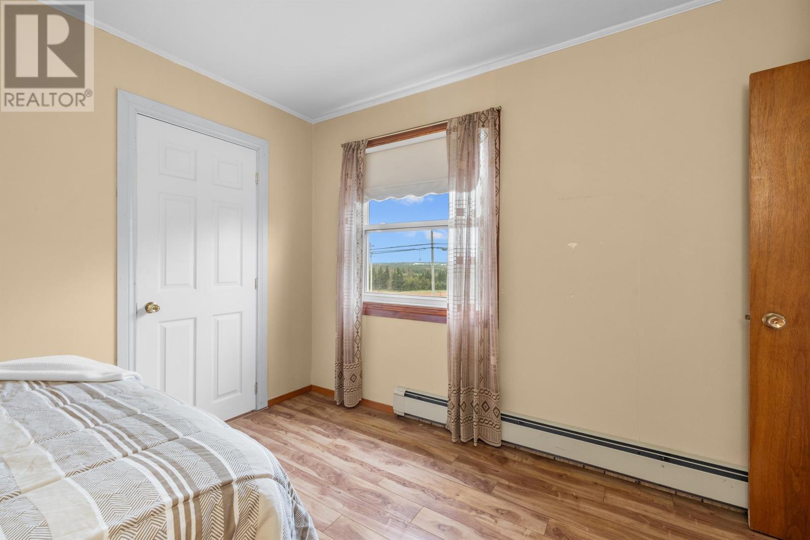 562 East Point Road Property Photo 14