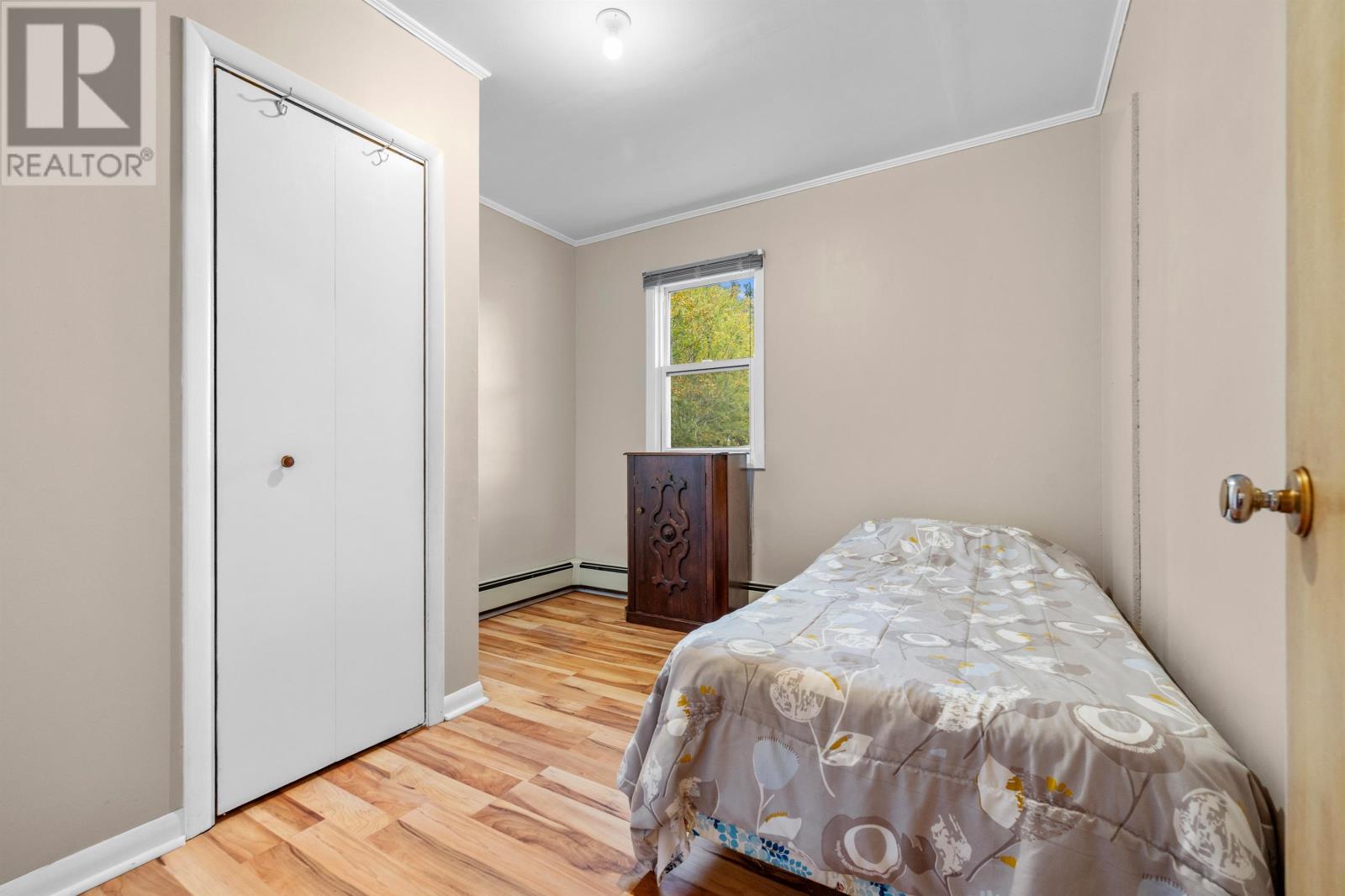 562 East Point Road Property Photo 15
