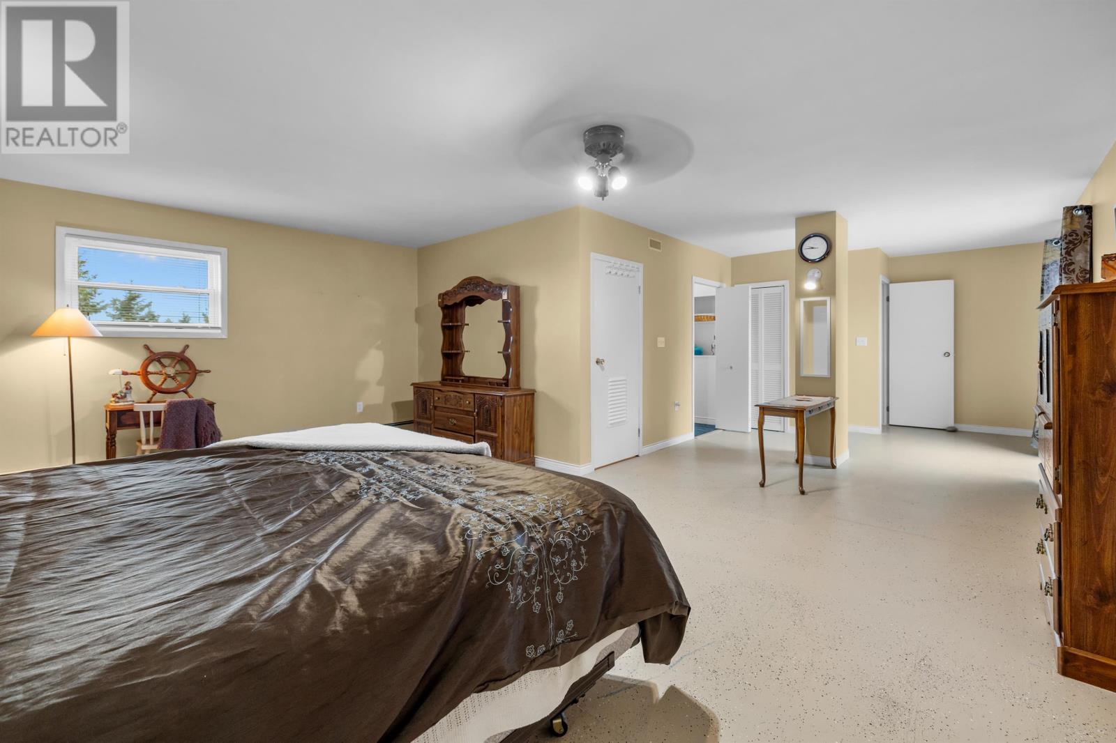 562 East Point Road Property Photo 21