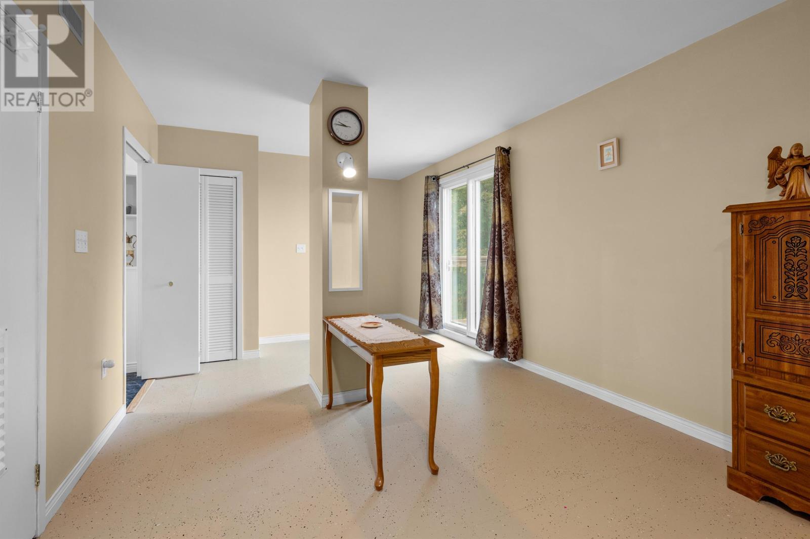 562 East Point Road Property Photo 22