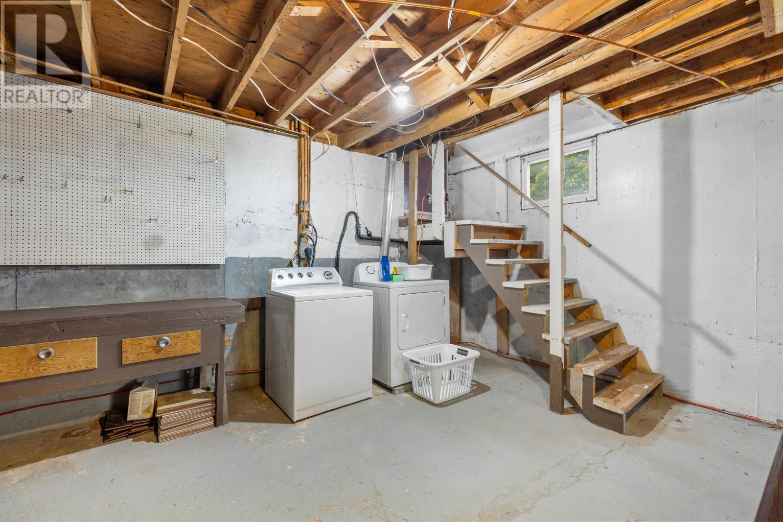 562 East Point Road Property Photo 29