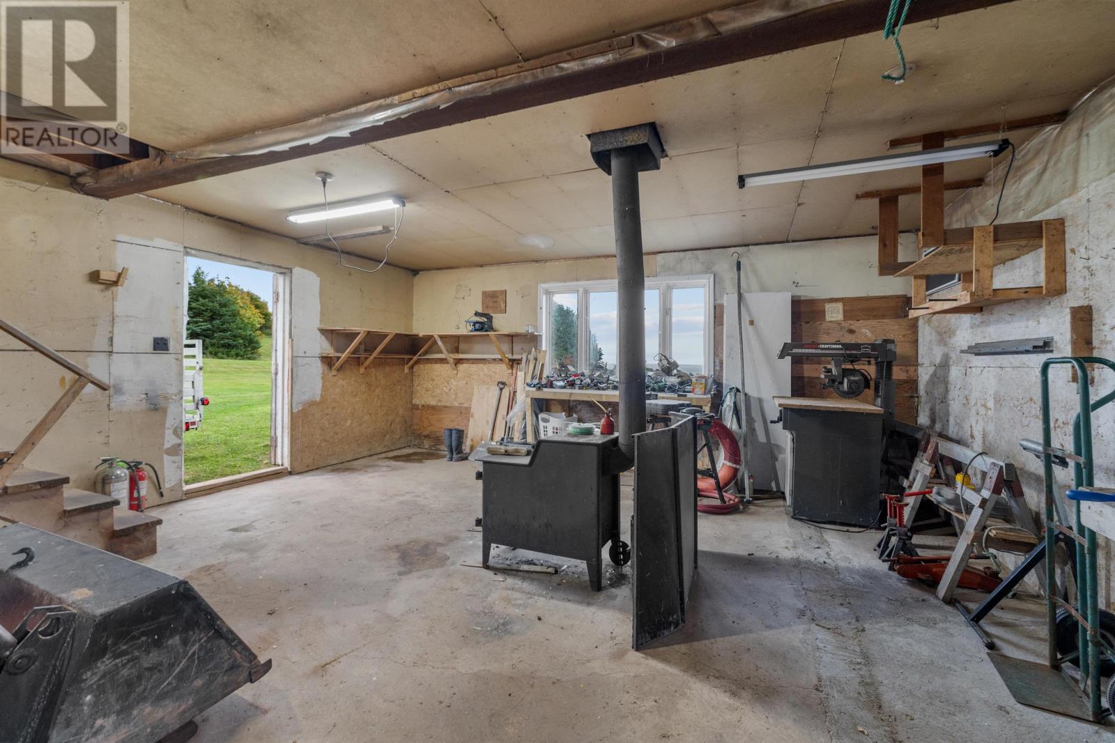 562 East Point Road Property Photo 33