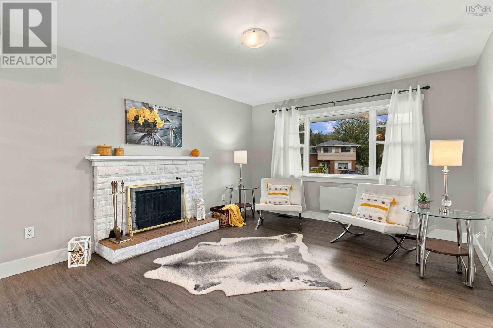 6 Sandra Crt