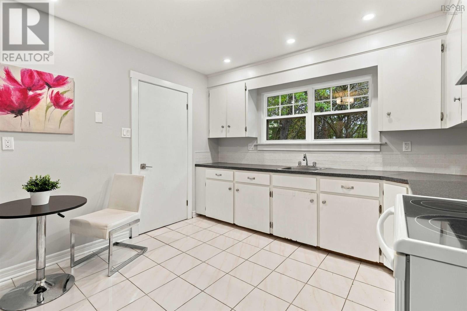 6 Sandra Crt Property Photo 13