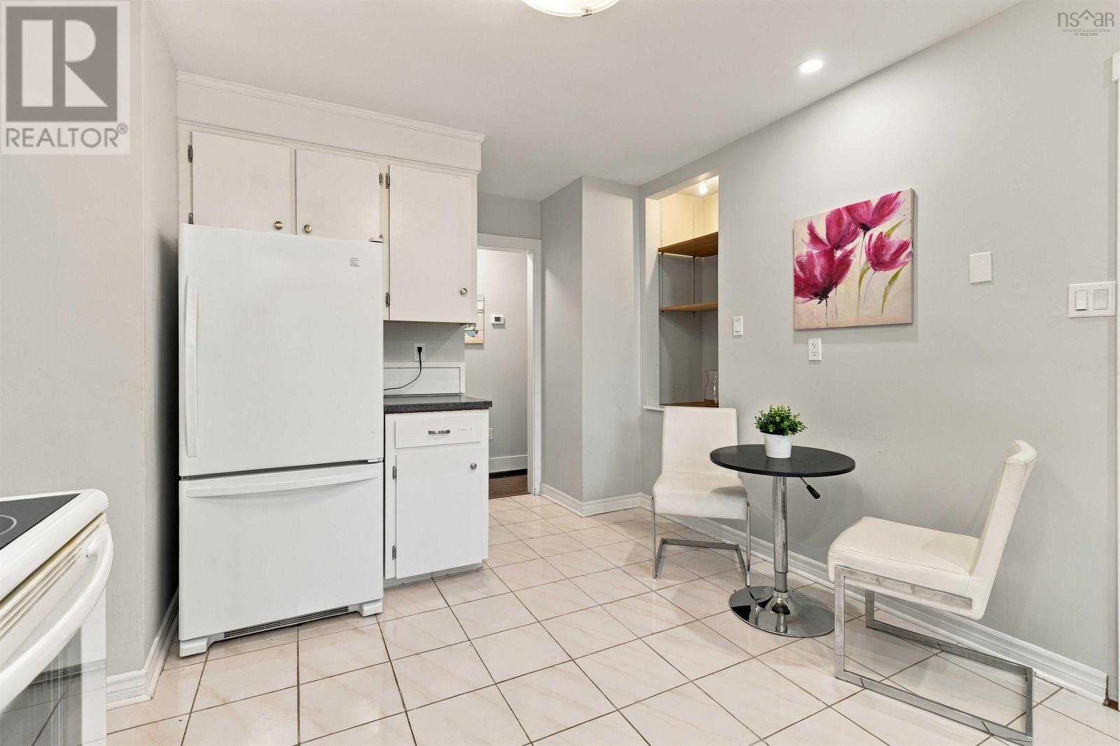 6 Sandra Crt Property Photo 14