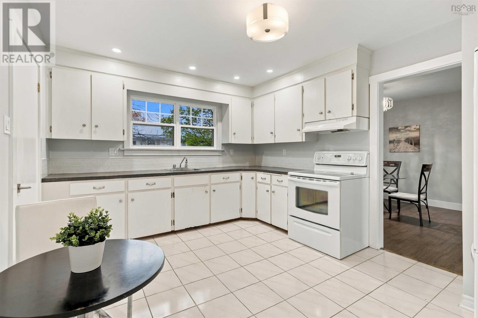 6 Sandra Crt Property Photo 15