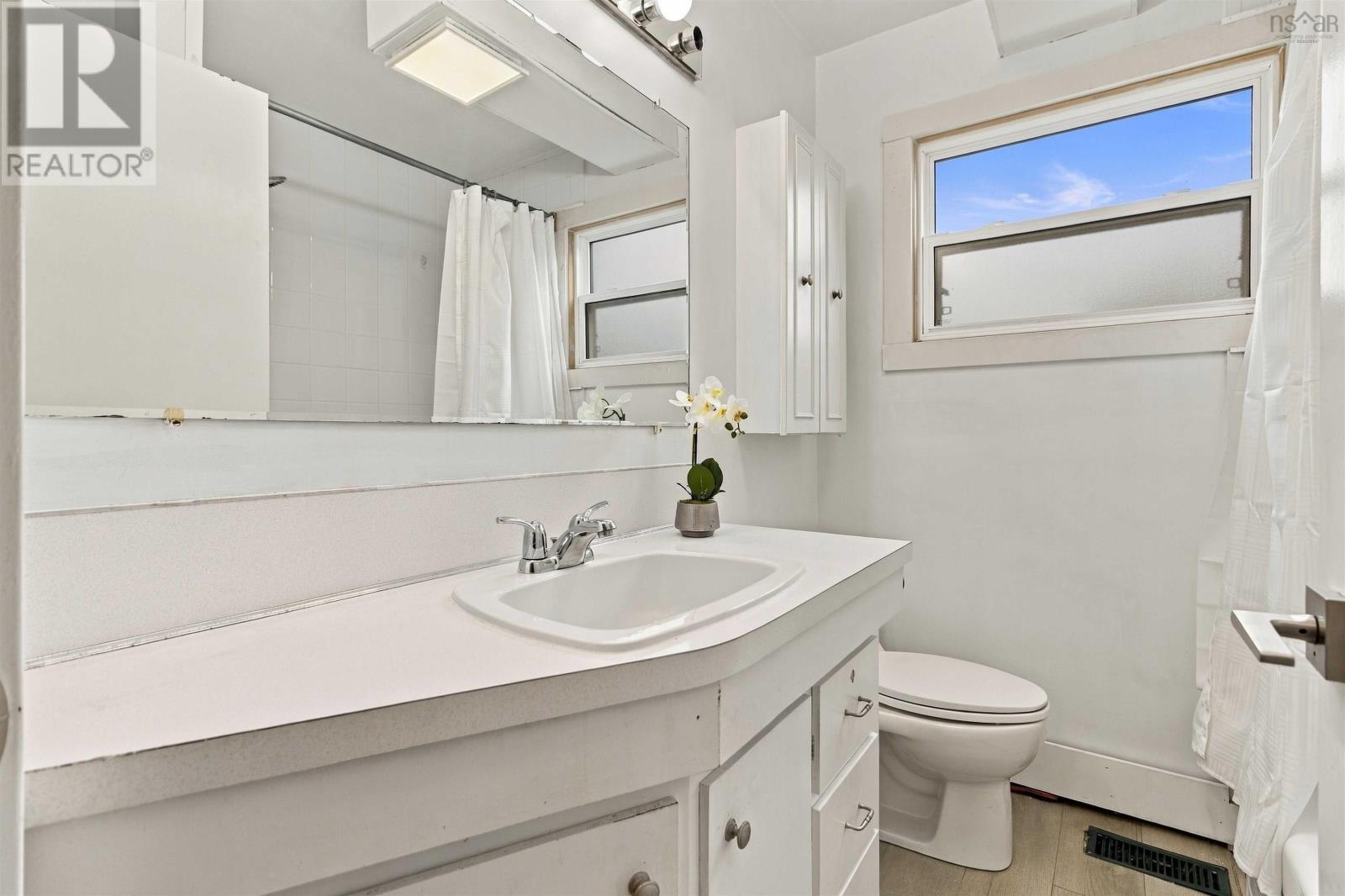 6 Sandra Crt Property Photo 20