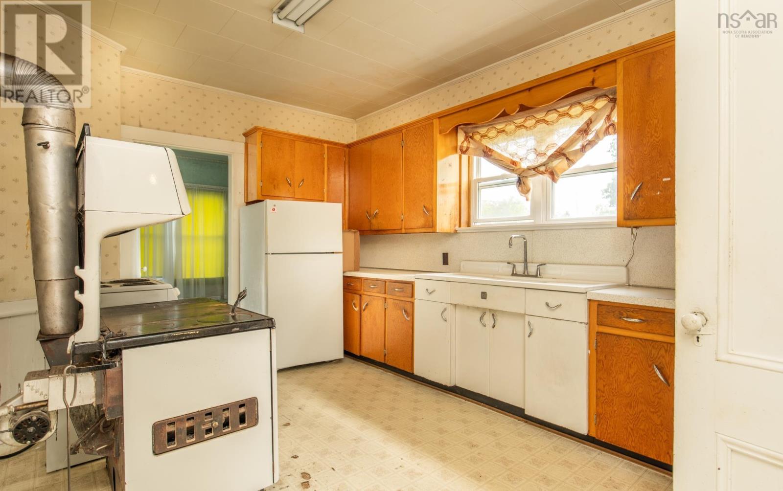 212 Highway 203 Property Photo 13
