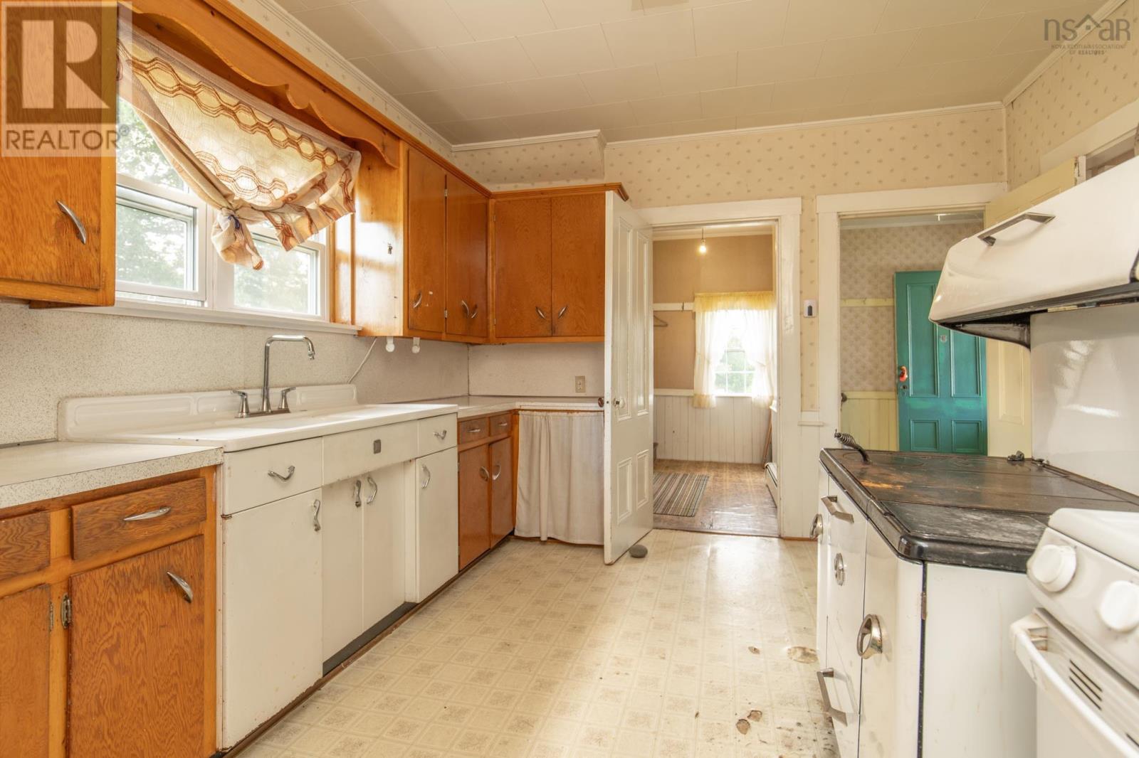 212 Highway 203 Property Photo 14