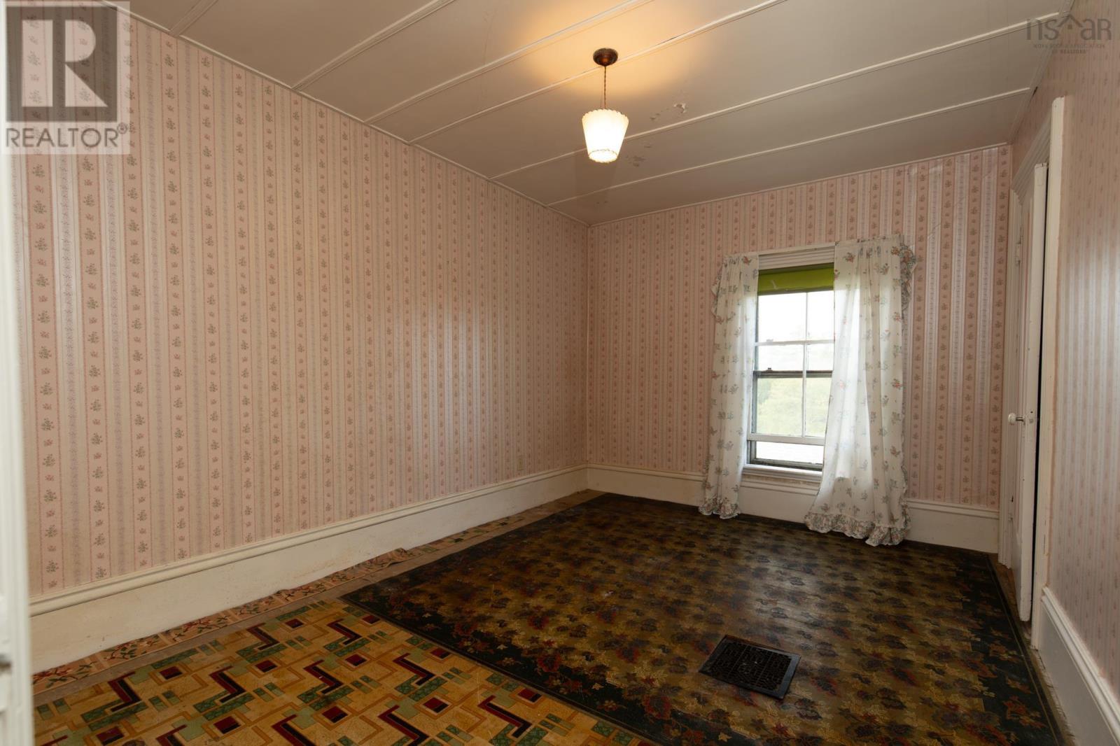 212 Highway 203 Property Photo 32