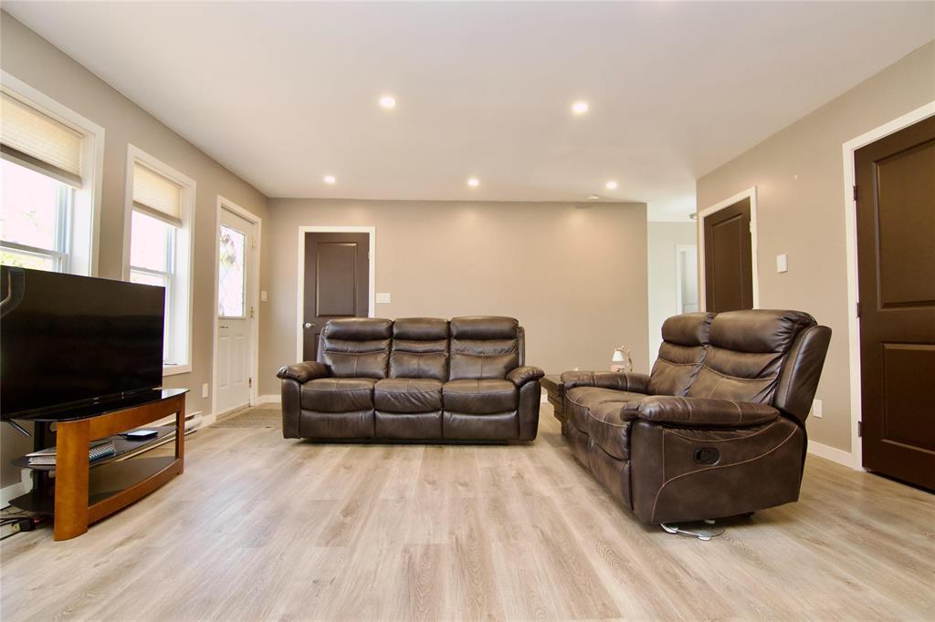 211 Saskatoon Drive Property Photo 4