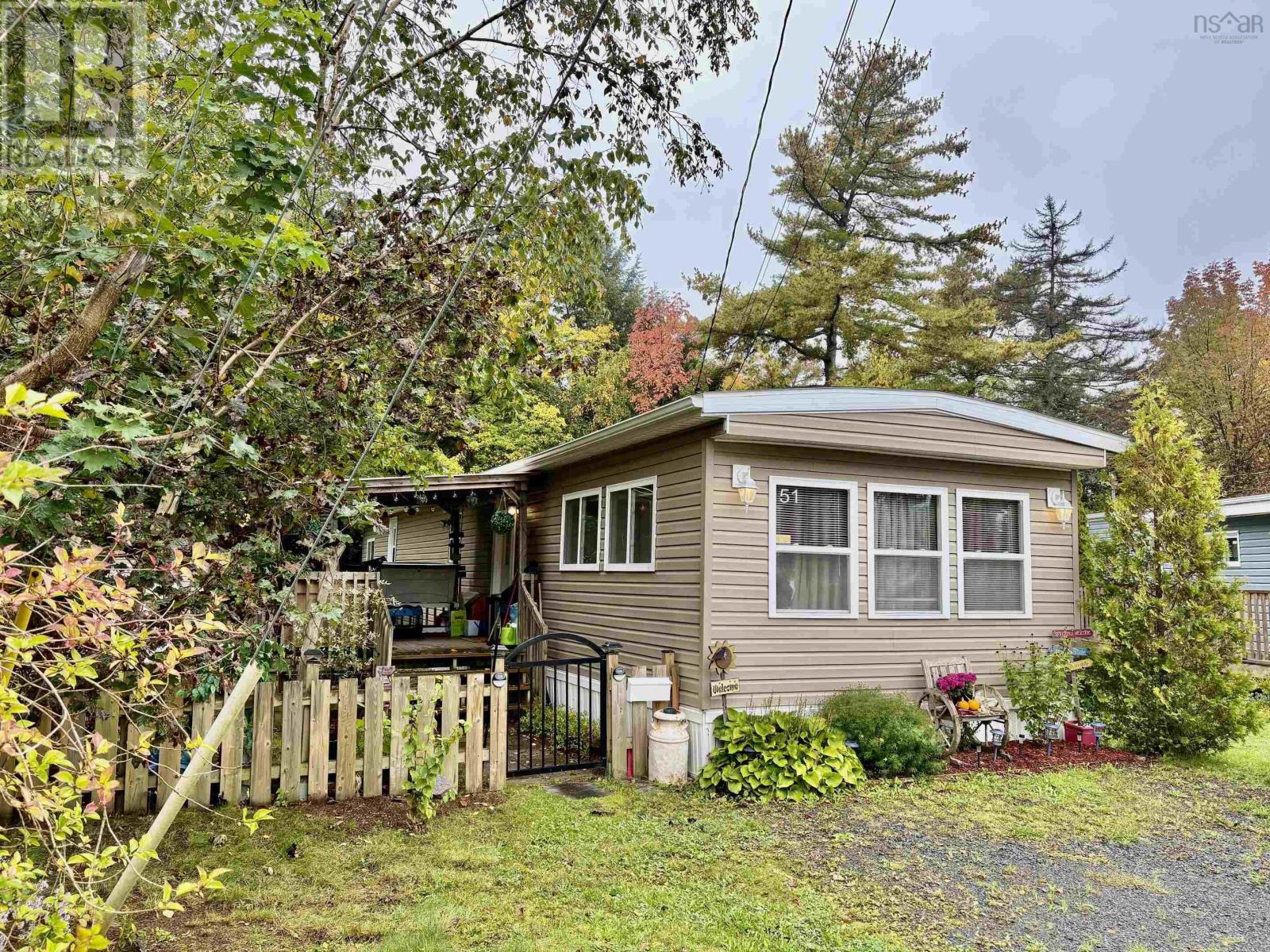 51 Shelby Crescent Property Photo 1