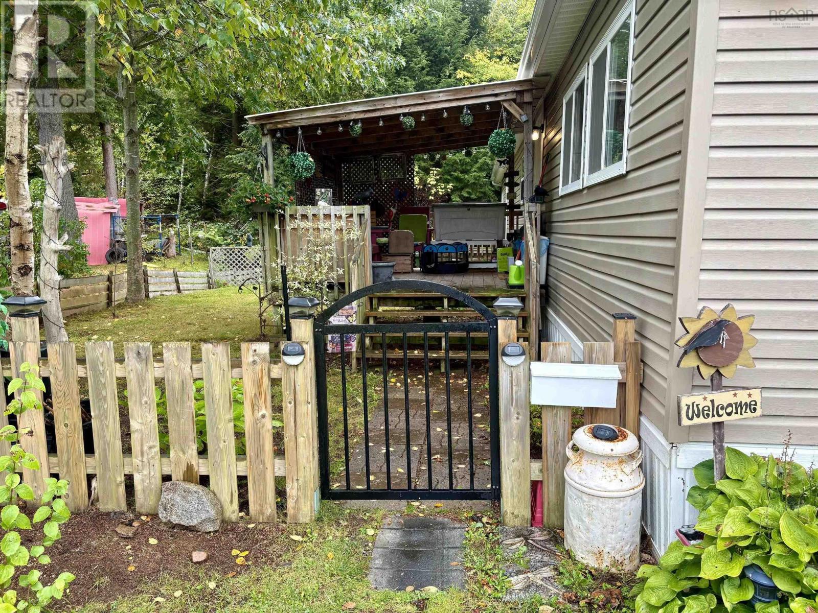 51 Shelby Crescent Property Photo 2
