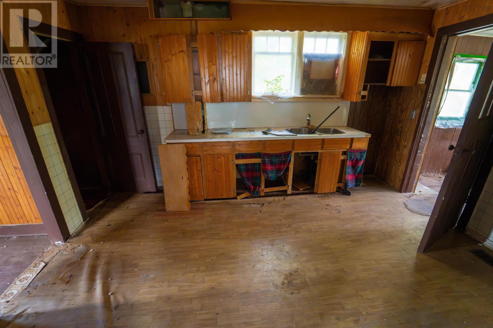 24 Pleasant Street Property Photo 14