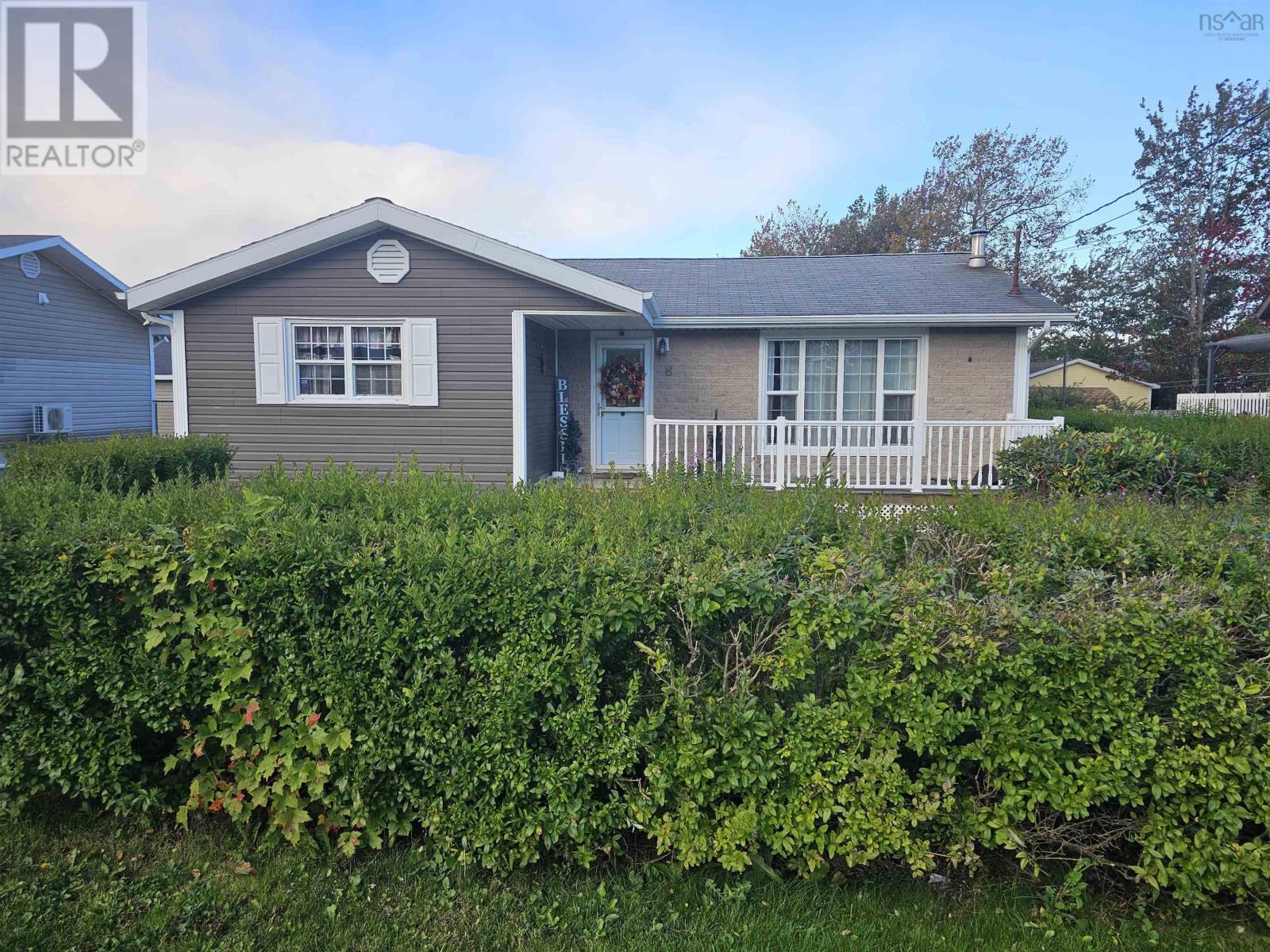 8 Stacey Avenue
