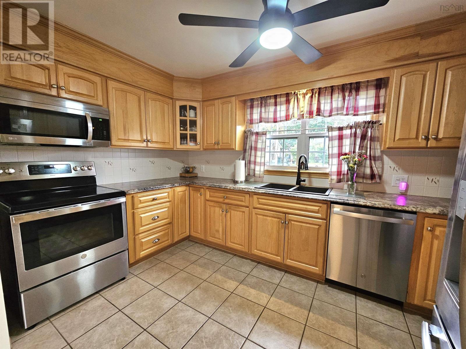 8 Stacey Avenue Property Photo 9