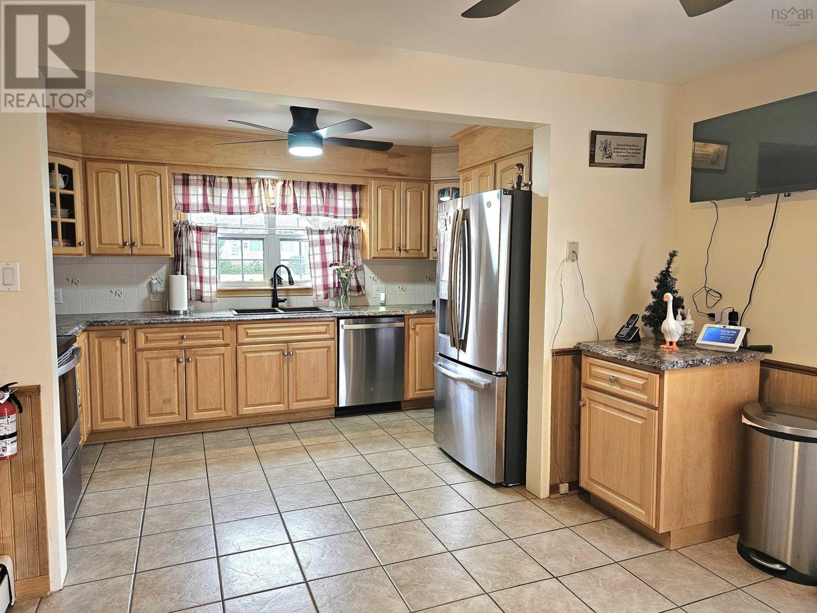 8 Stacey Avenue Property Photo 11