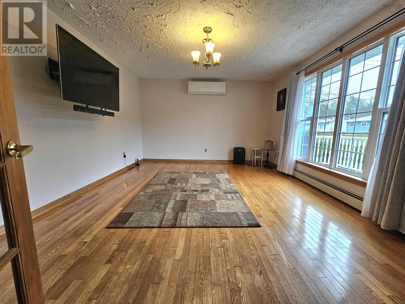 8 Stacey Avenue Property Photo 13