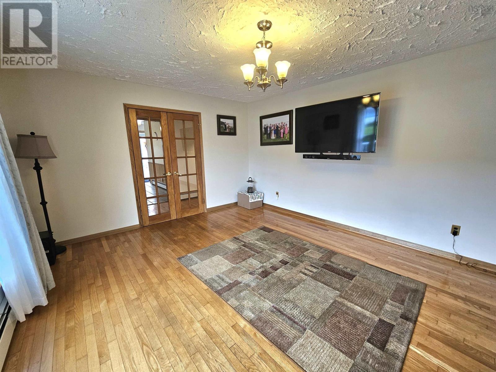 8 Stacey Avenue Property Photo 14