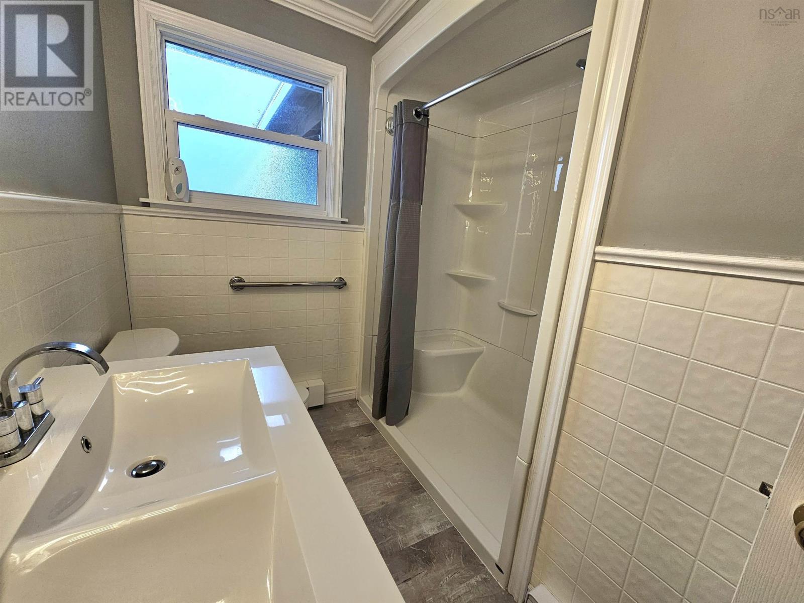8 Stacey Avenue Property Photo 17