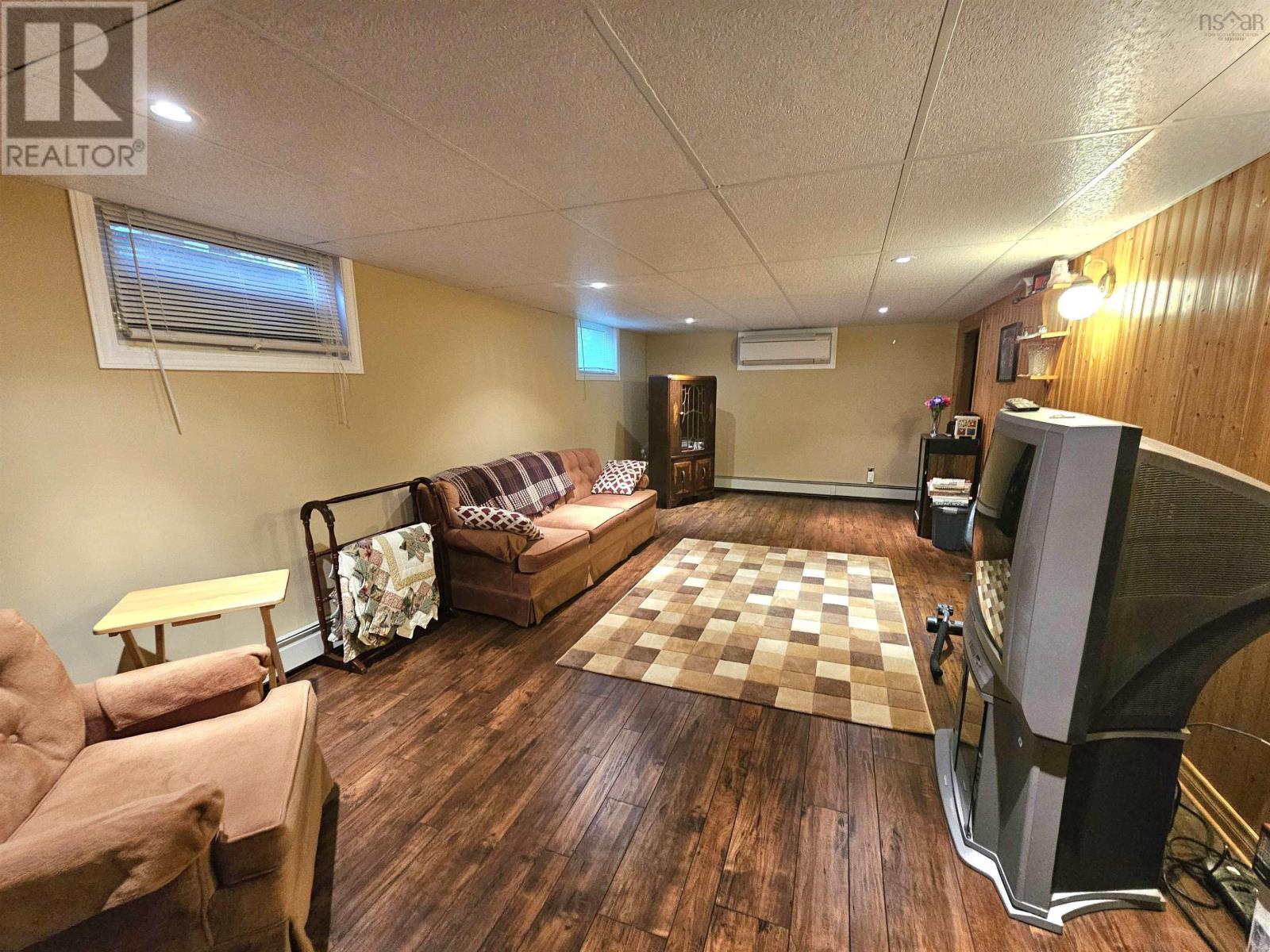8 Stacey Avenue Property Photo 25