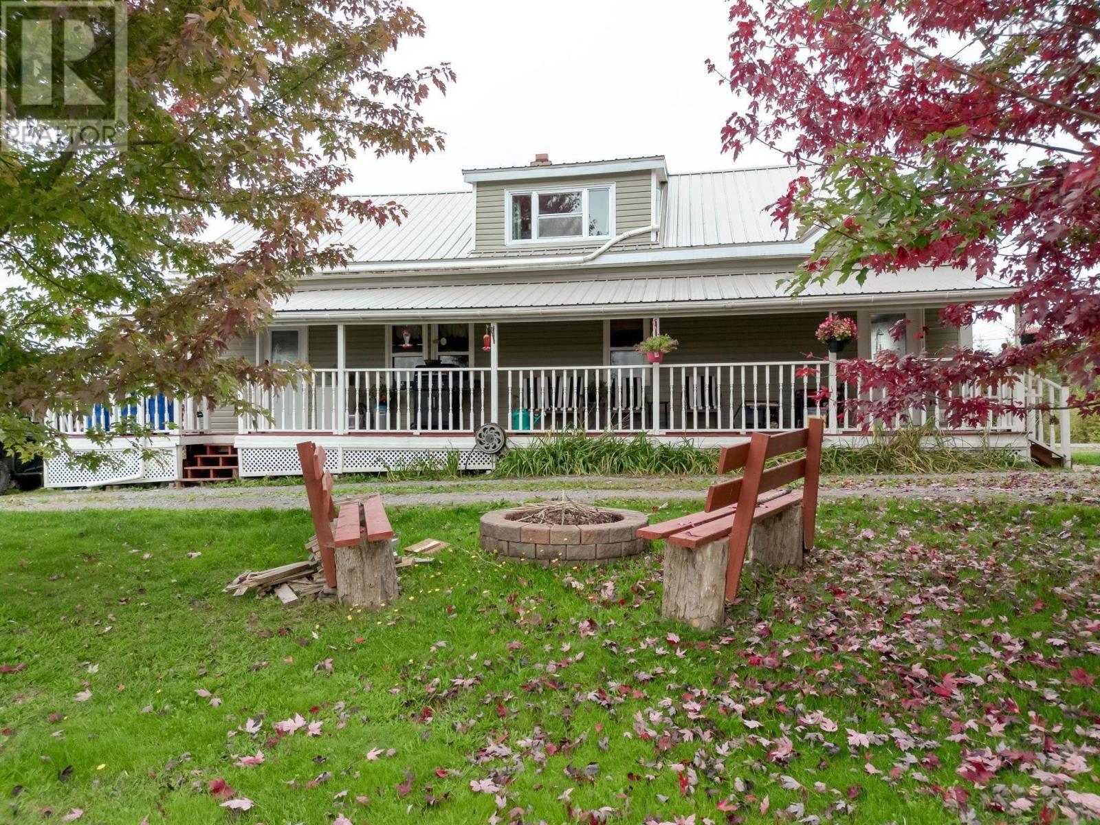 953 Middle Road Property Photo 2
