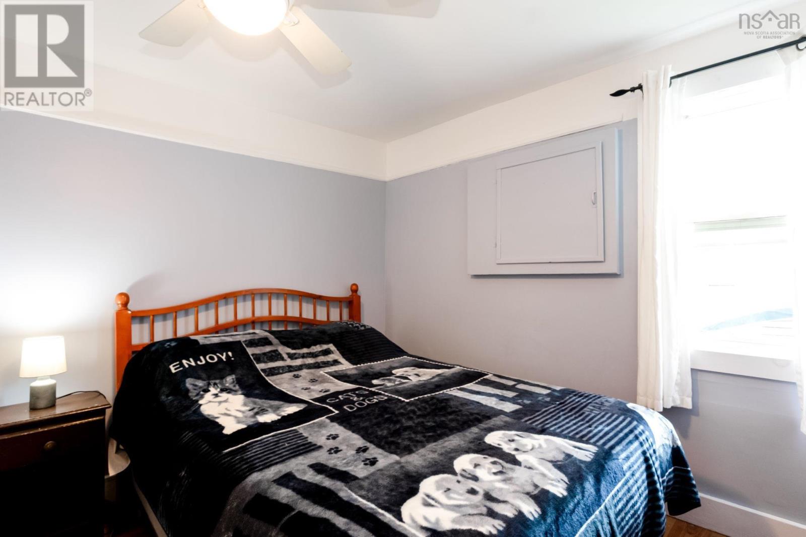 953 Middle Road Property Photo 12