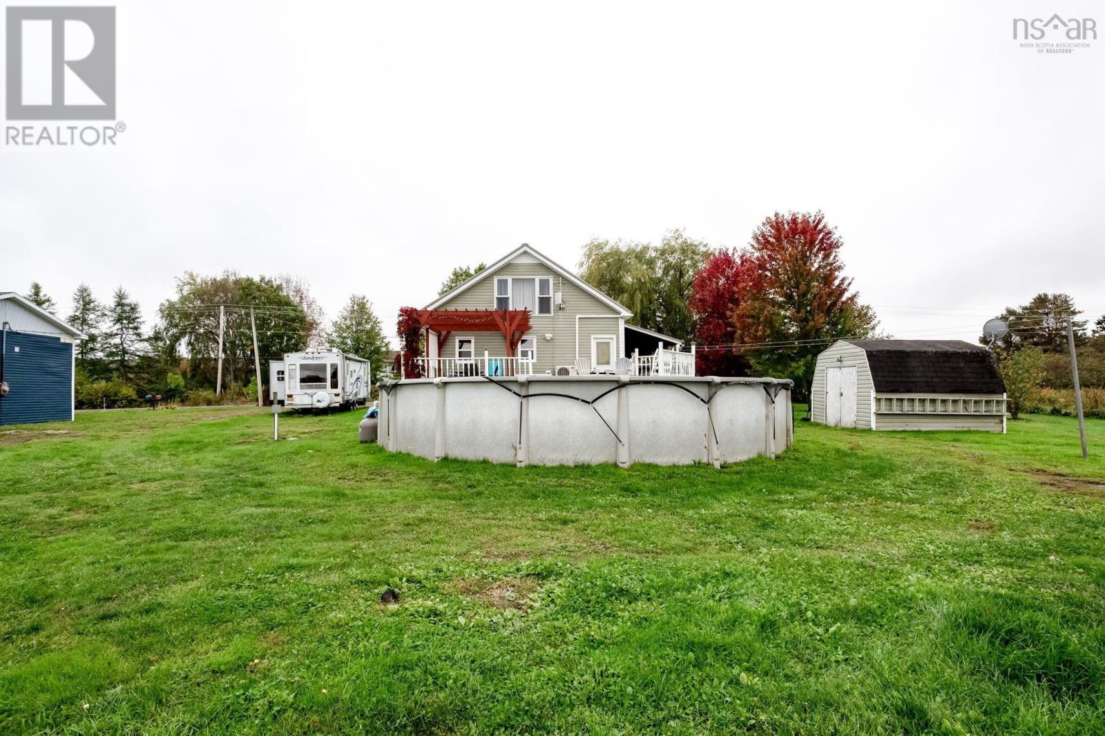 953 Middle Road Property Photo 31