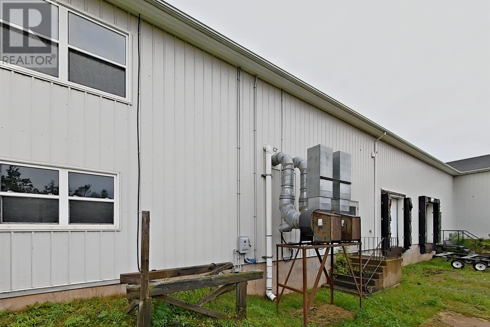 6431 Commercial Road Property Photo 2