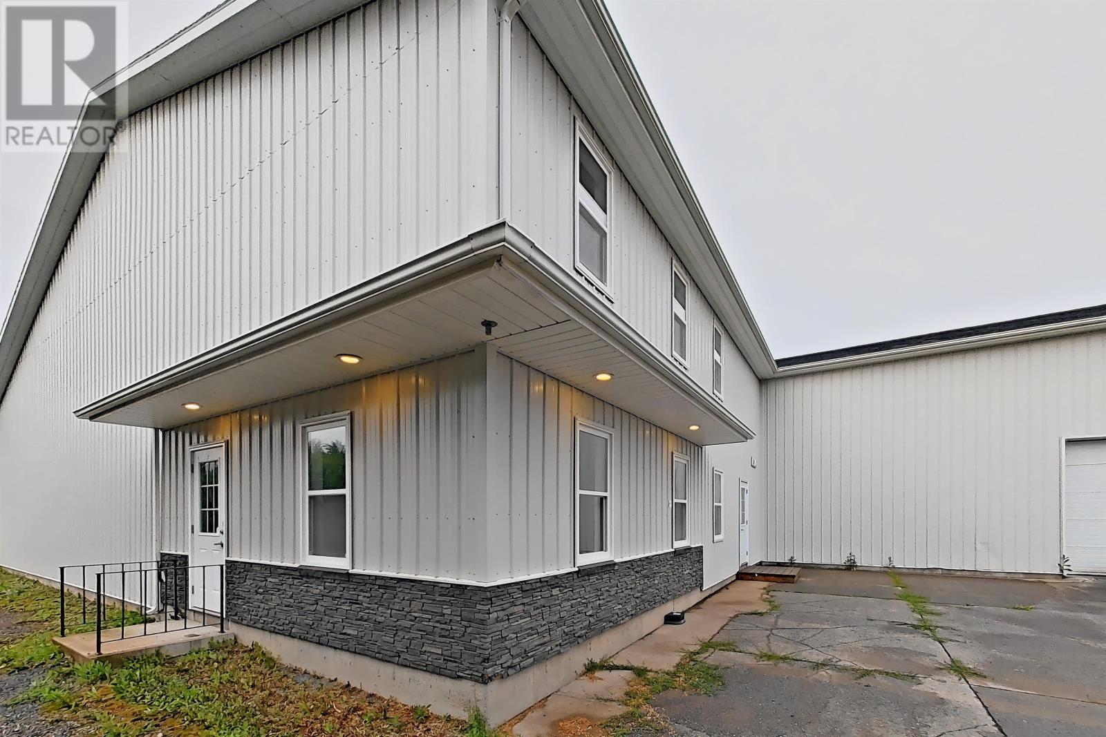 6431 Commercial Road Property Photo 3