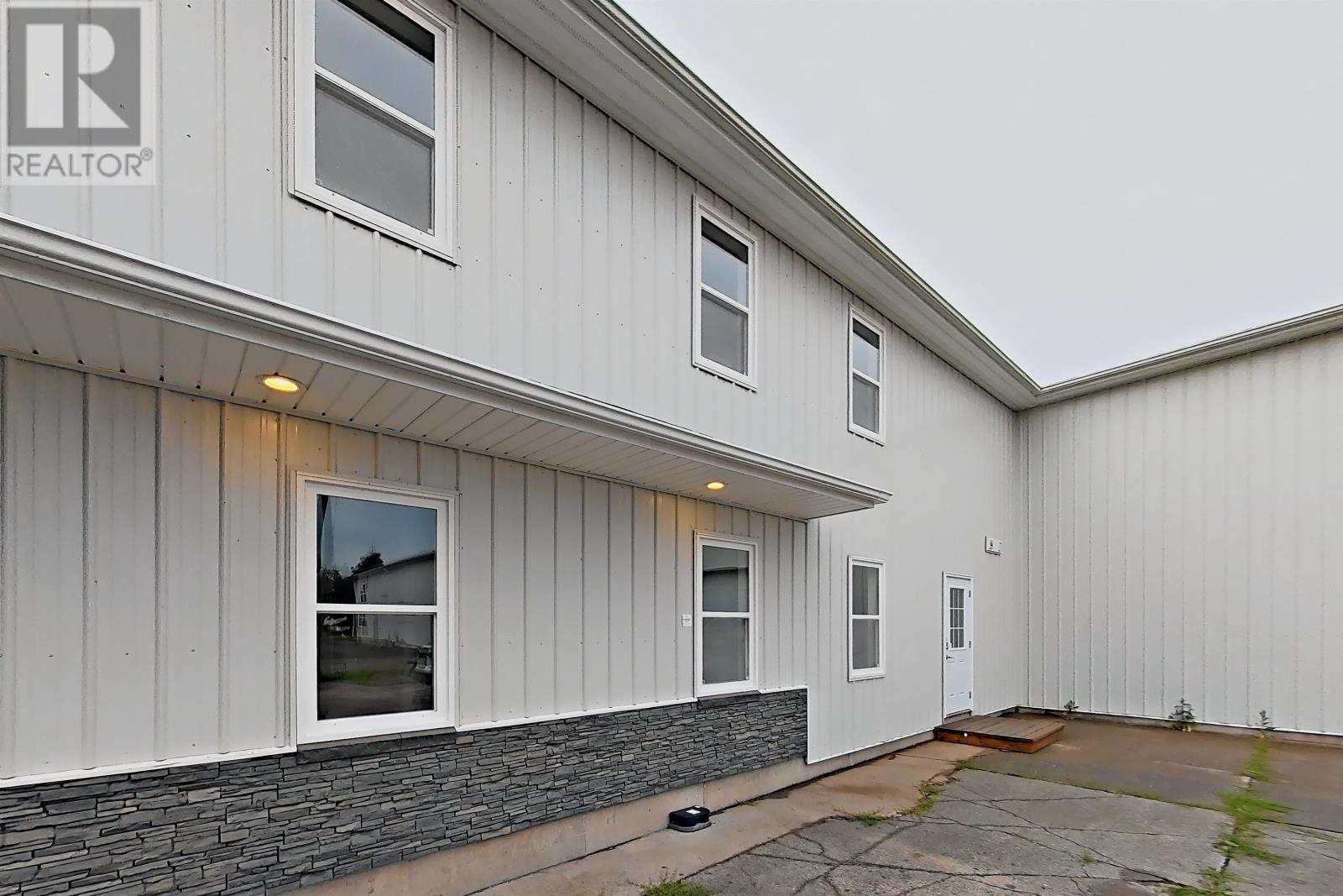 6431 Commercial Road Property Photo 4