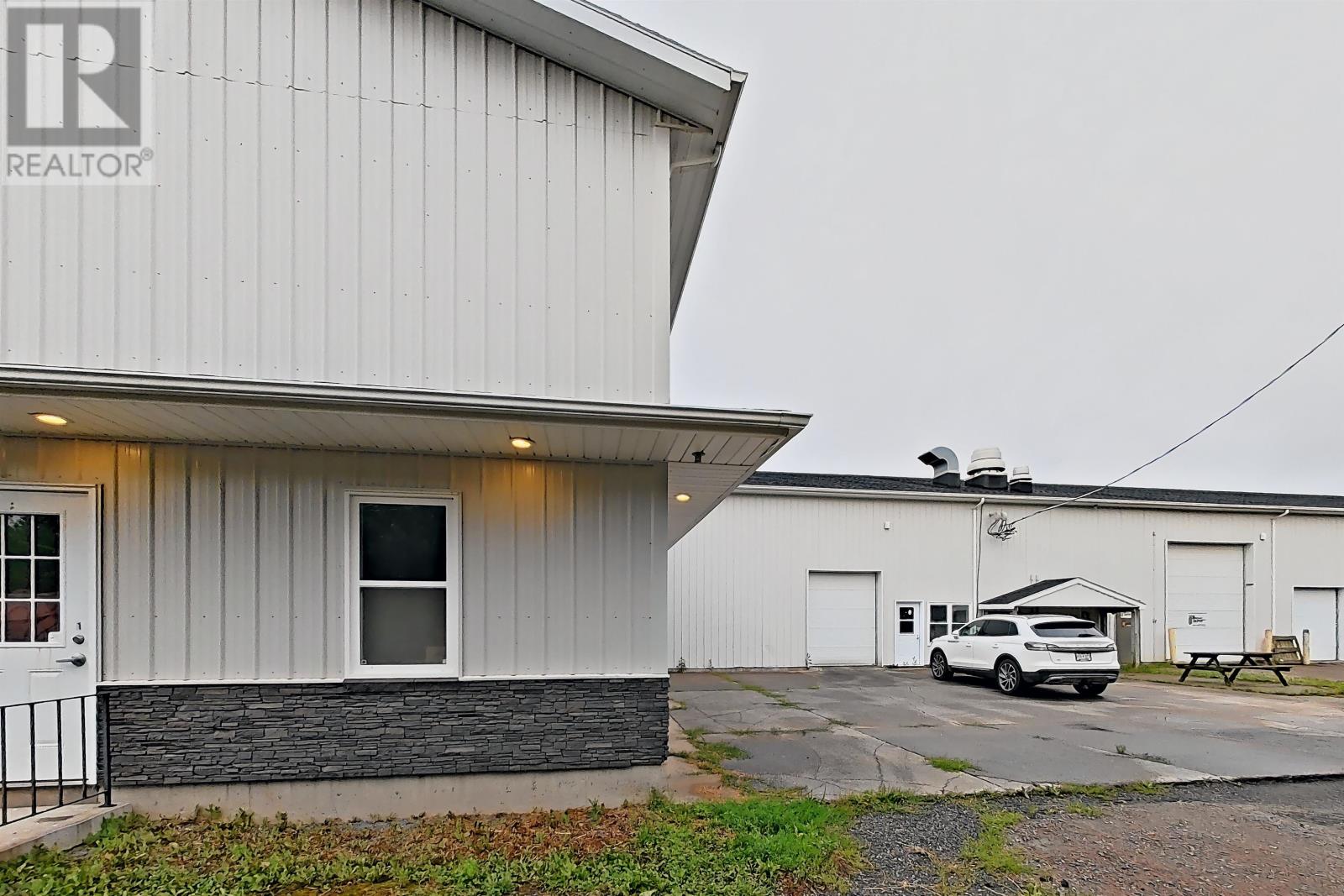 6431 Commercial Road Property Photo 5
