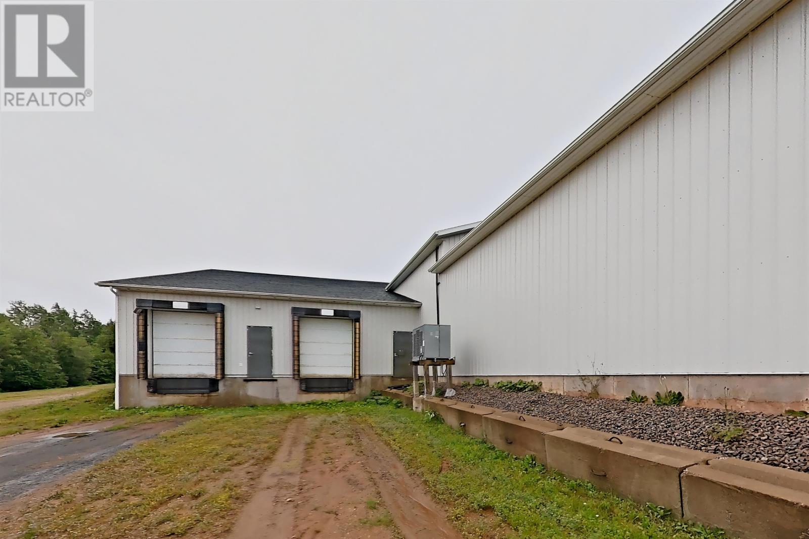 6431 Commercial Road Property Photo 8