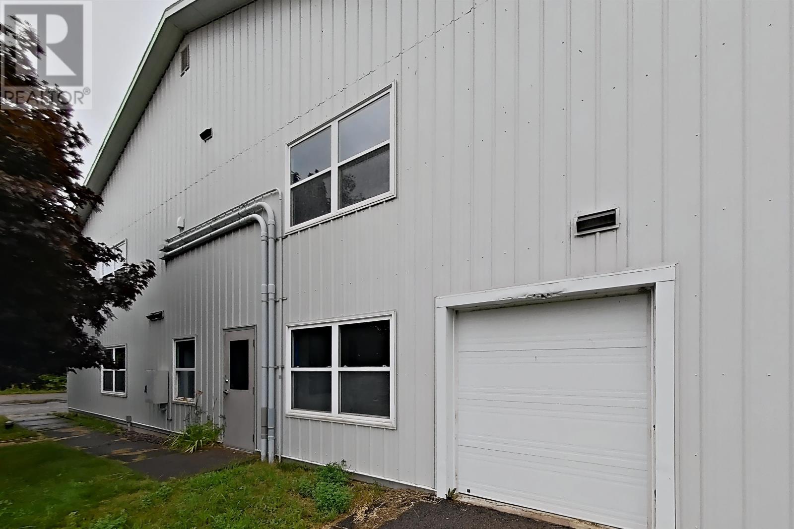 6431 Commercial Road Property Photo 9