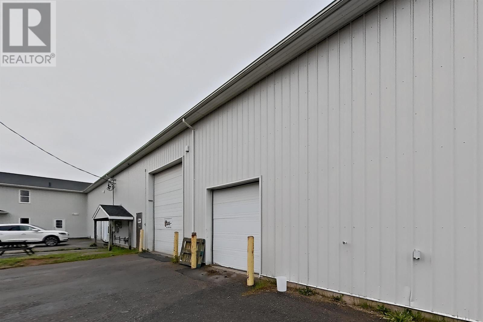 6431 Commercial Road Property Photo 10