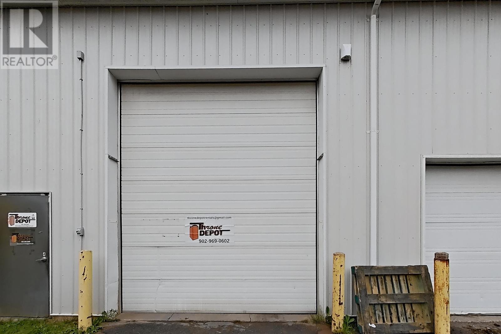 6431 Commercial Road Property Photo 11