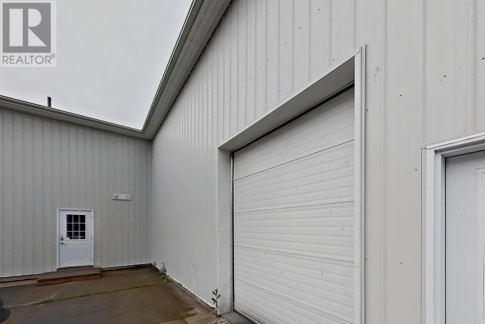 6431 Commercial Road Property Photo 12