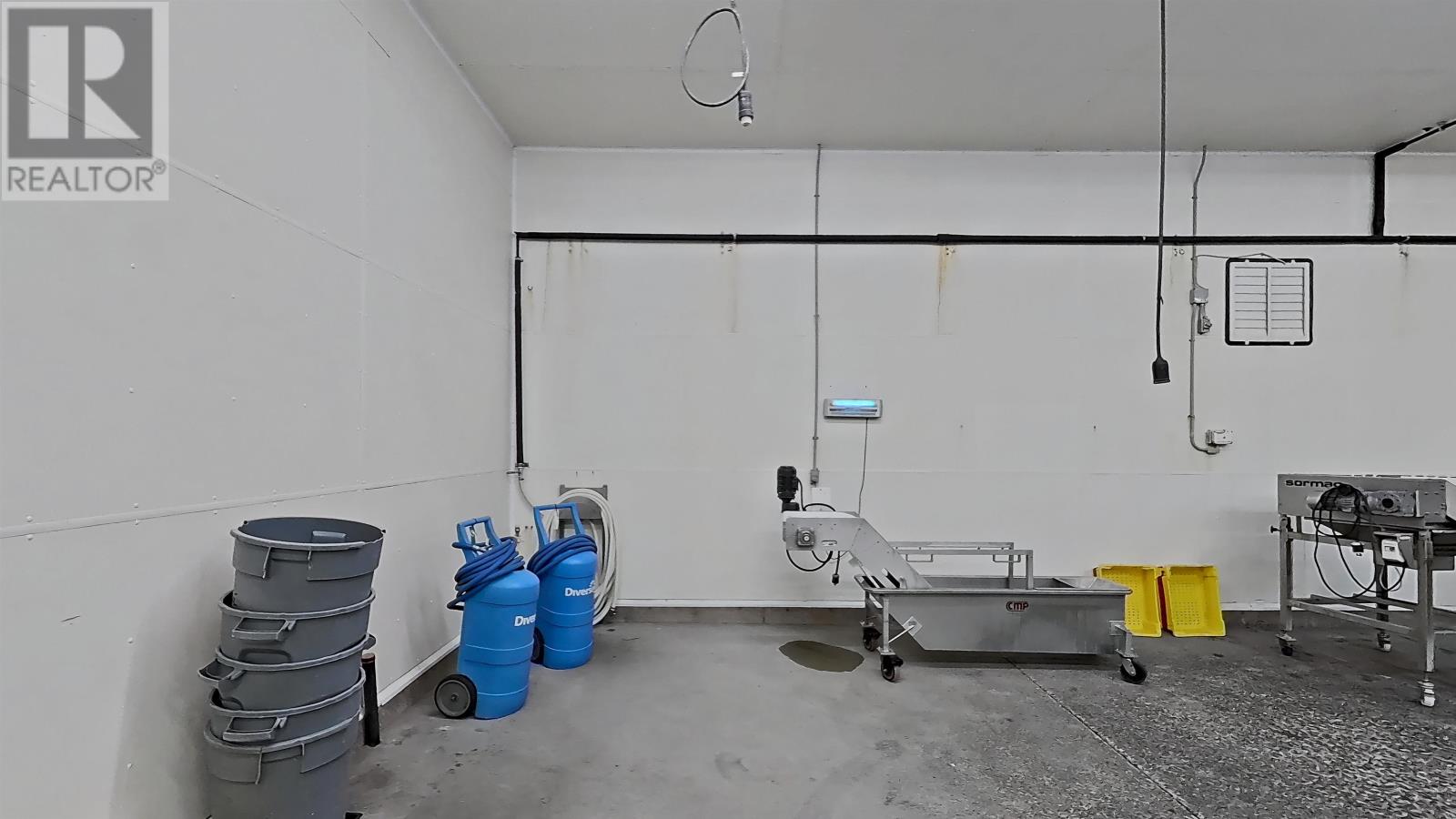 6431 Commercial Road Property Photo 21
