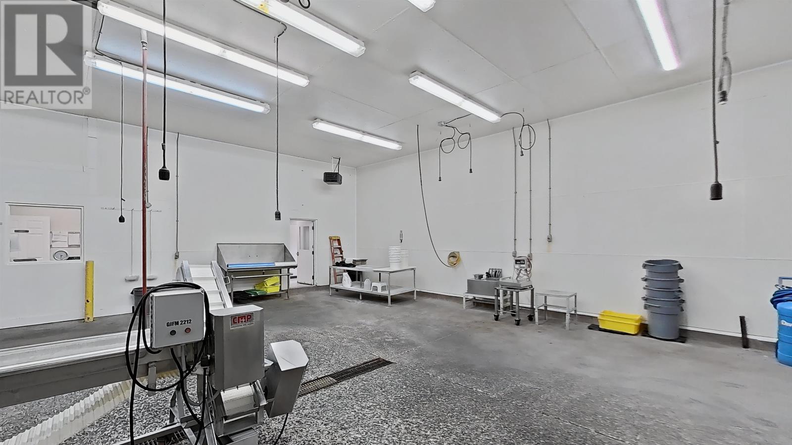 6431 Commercial Road Property Photo 22