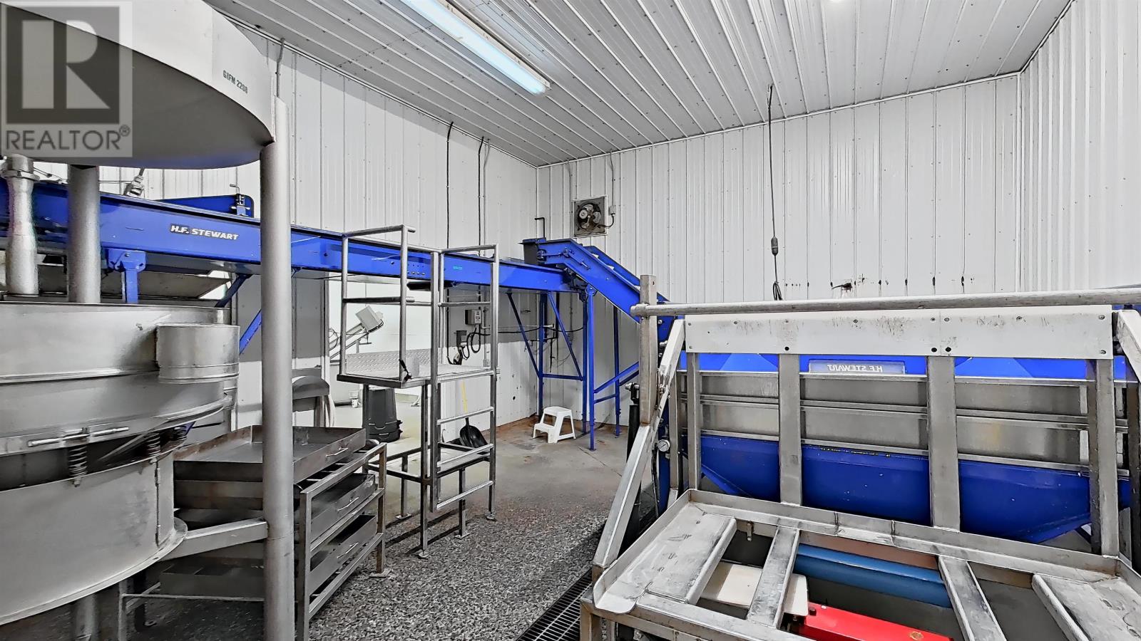 6431 Commercial Road Property Photo 25