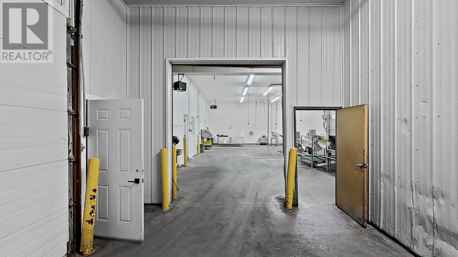 6431 Commercial Road Property Photo 26