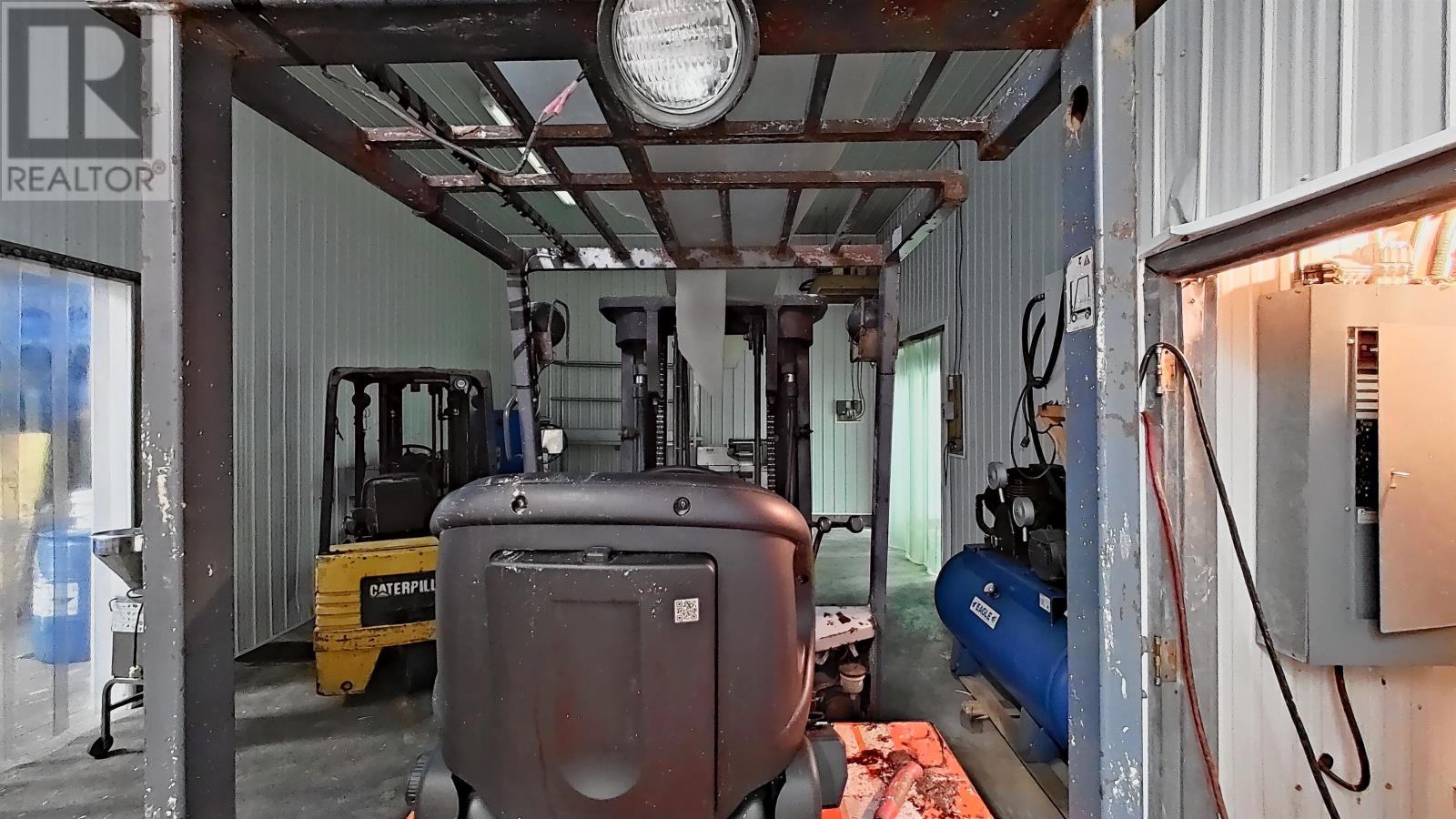 6431 Commercial Road Property Photo 28