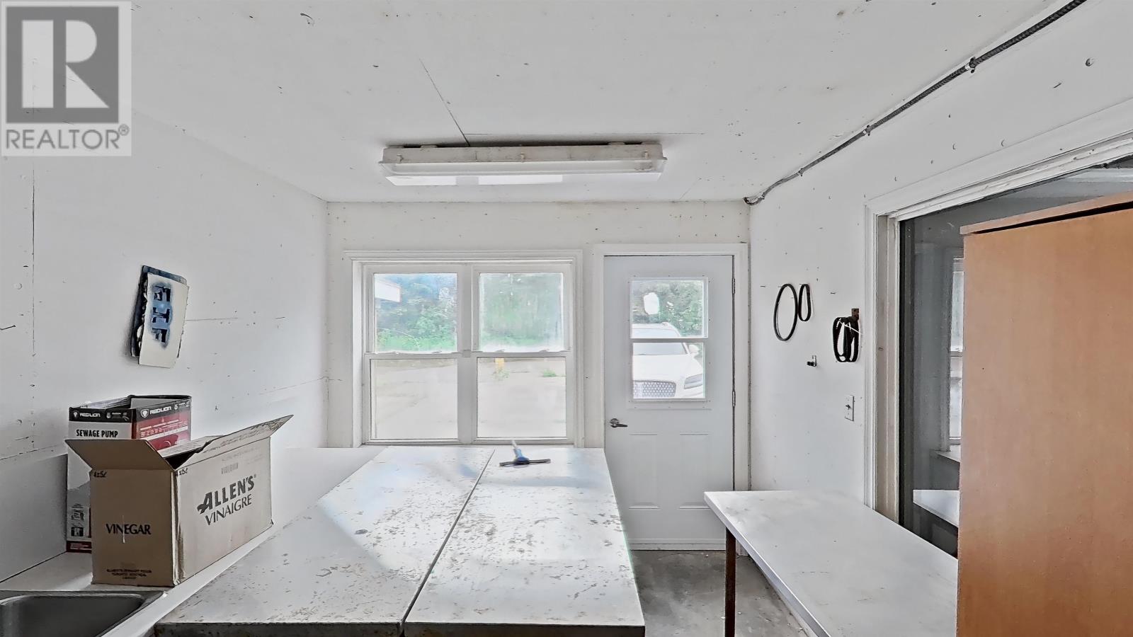 6431 Commercial Road Property Photo 32