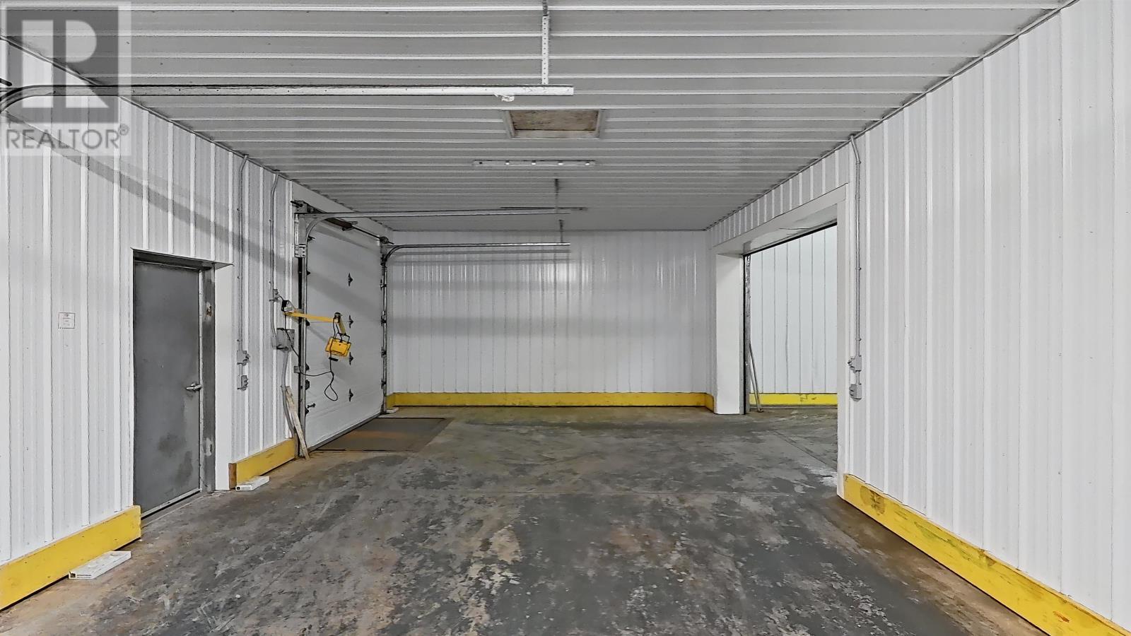 6431 Commercial Road Property Photo 34