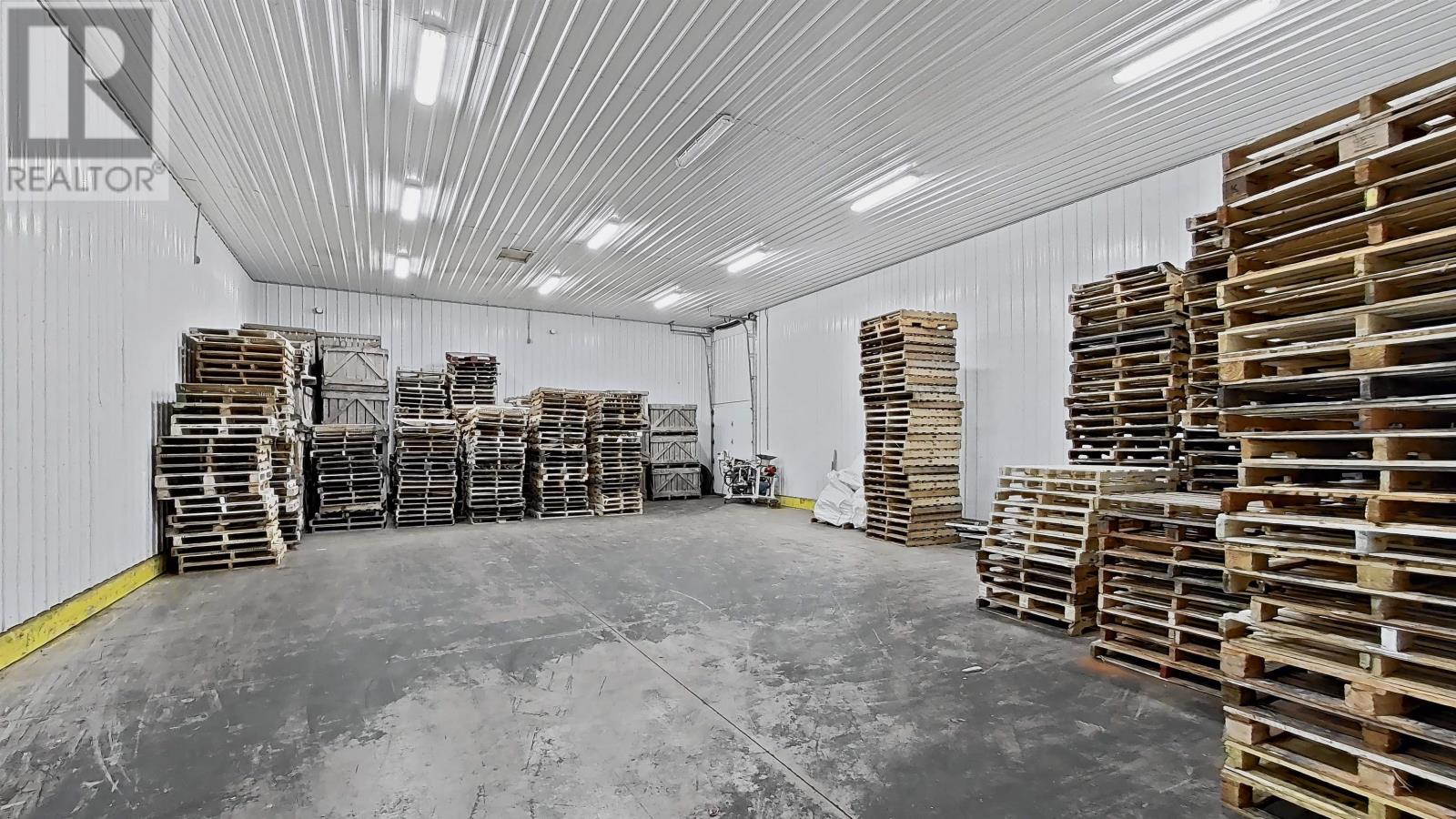 6431 Commercial Road Property Photo 36